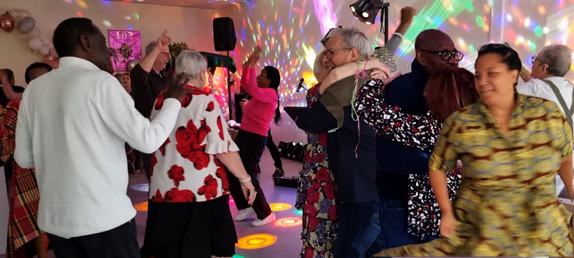 accordéoniste pour personnes âgées en maison de retraite